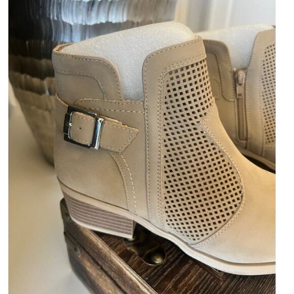 MIA Katrine Booties in Tan - Picture 2 of 10